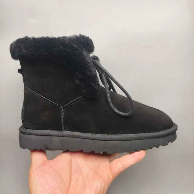 UGG काला स्यूड अपर शियरलिंग कॉलर स्नो बूट्स 2
