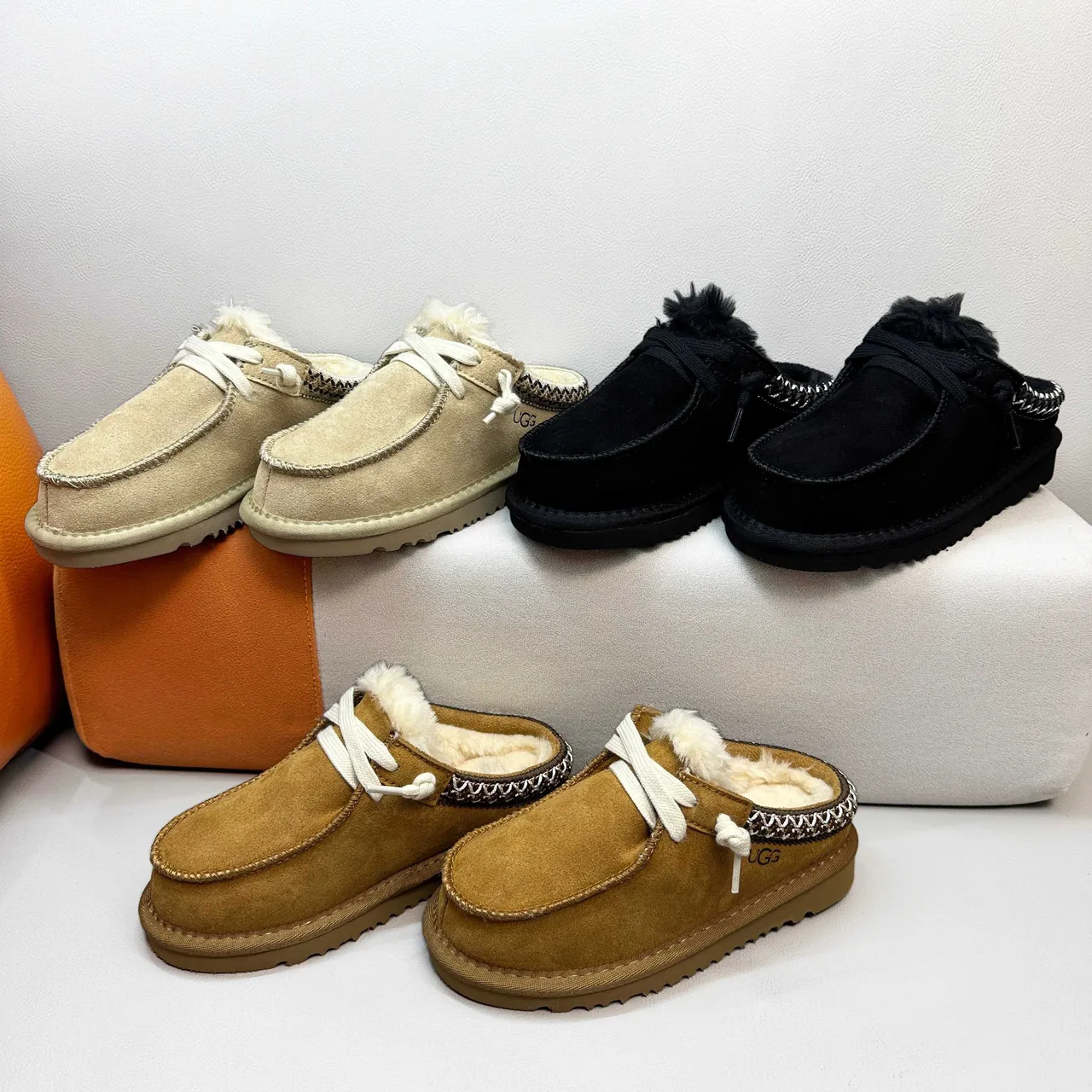 UGG Marron Beige Chaussures Casuales Style Moccasin Doublées de Shearling 3