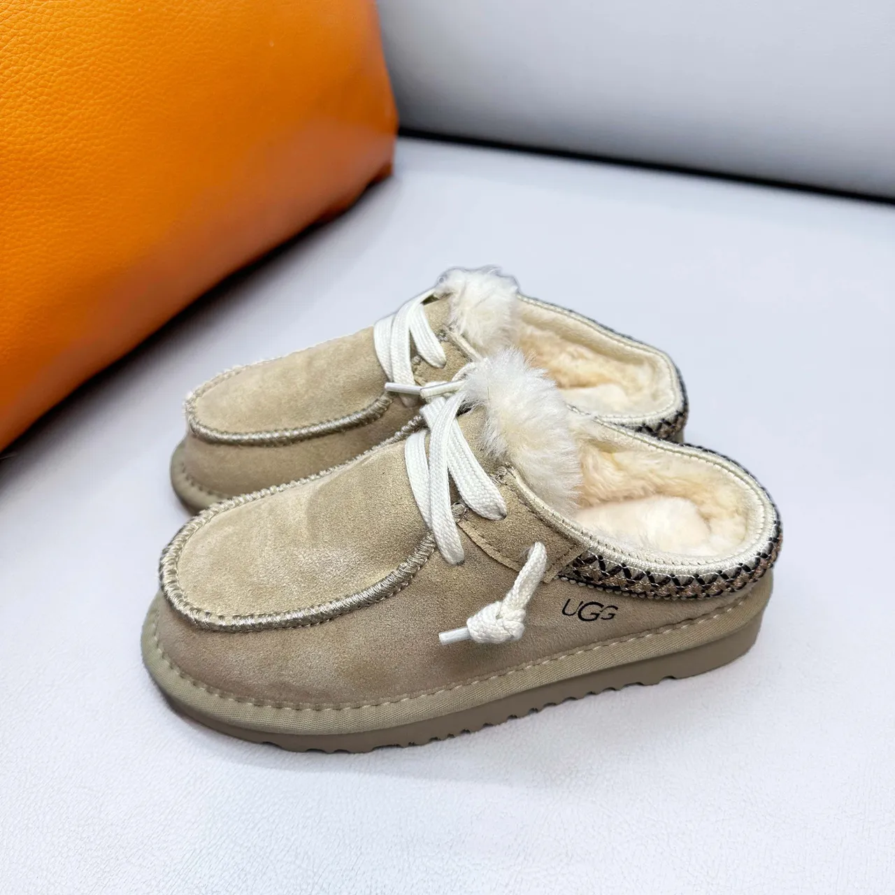 UGG Marron Beige Chaussures Casuales Style Moccasin Doublées de Shearling 8