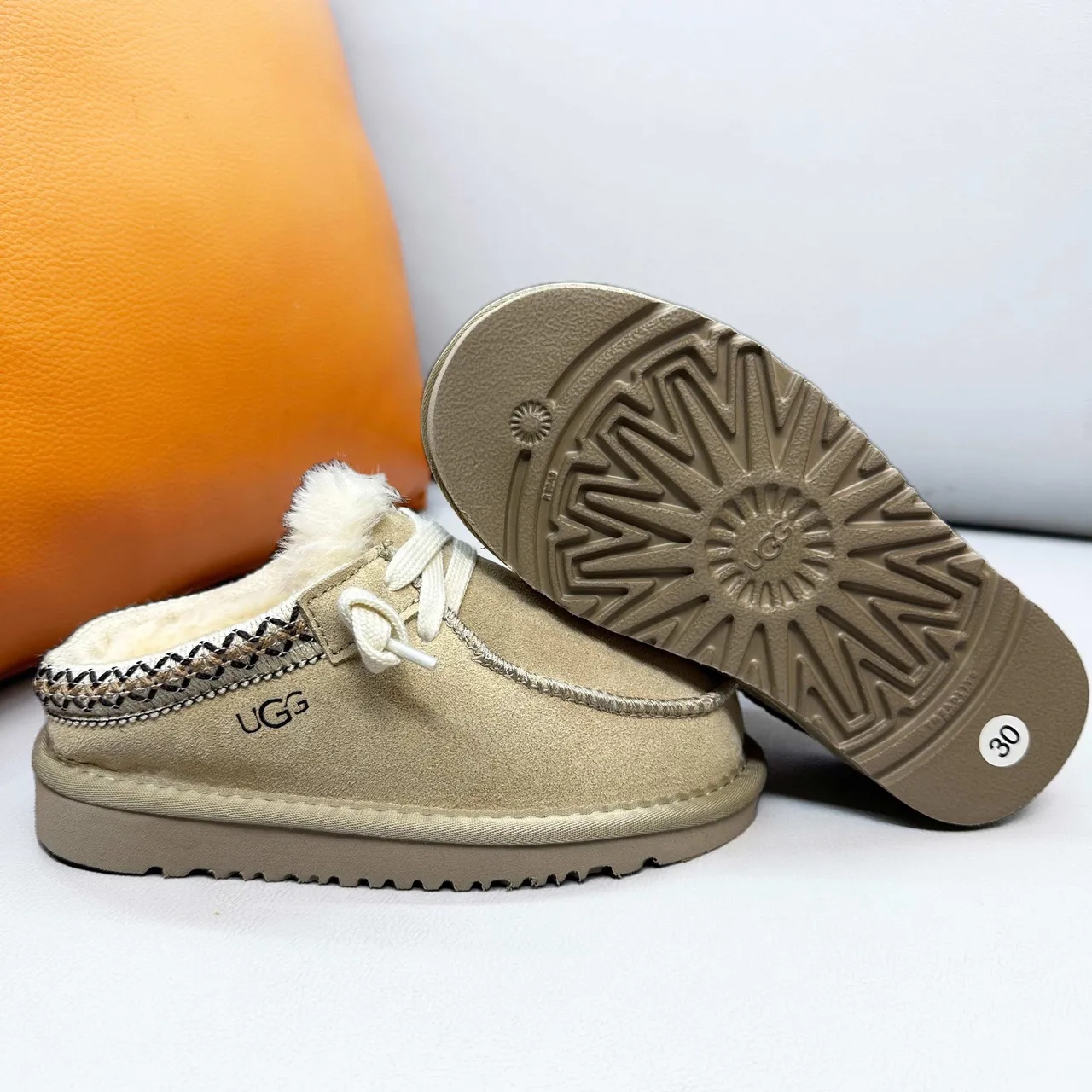 UGG Marron Beige Chaussures Casuales Style Moccasin Doublées de Shearling 11