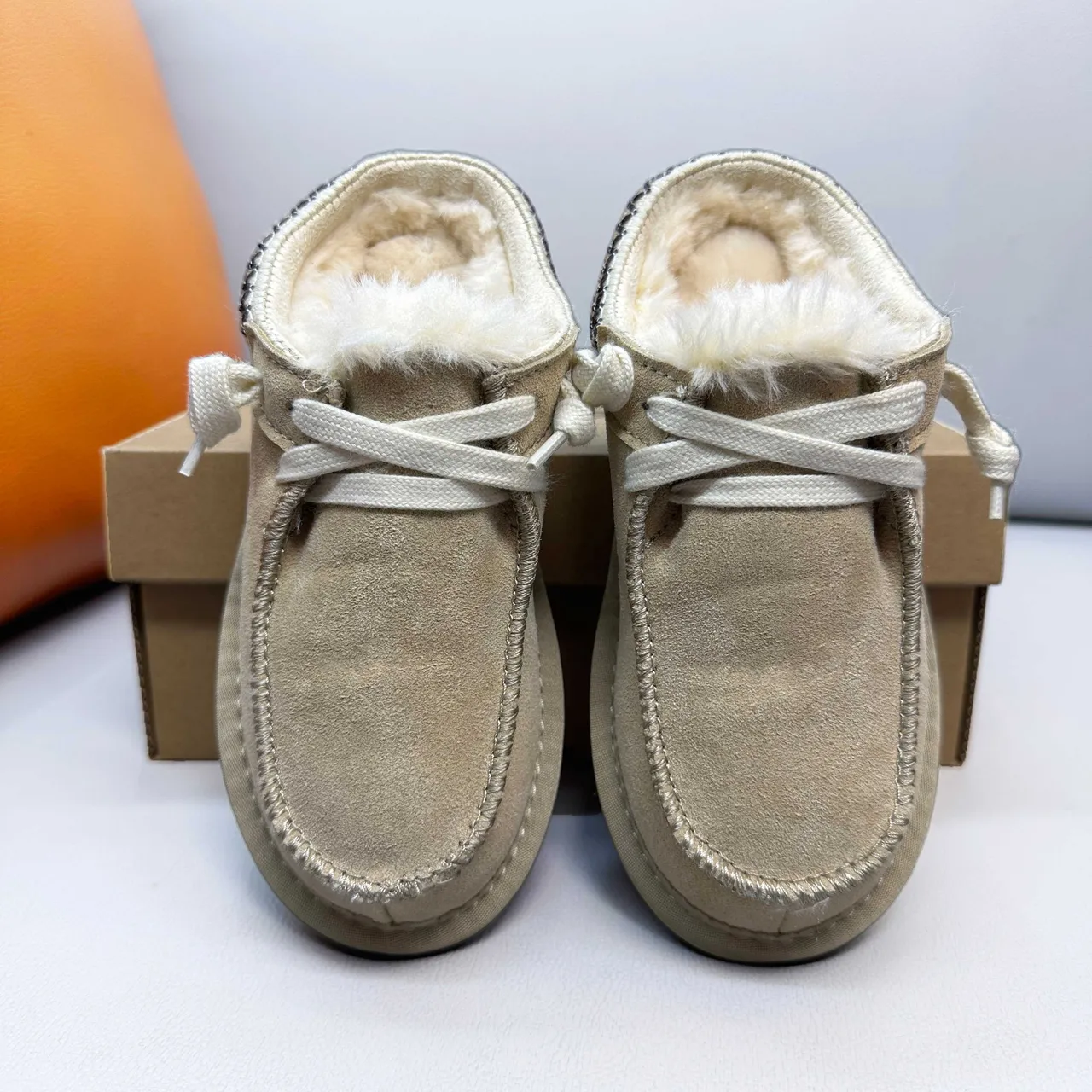 UGG Marron Beige Chaussures Casuales Style Moccasin Doublées de Shearling 14