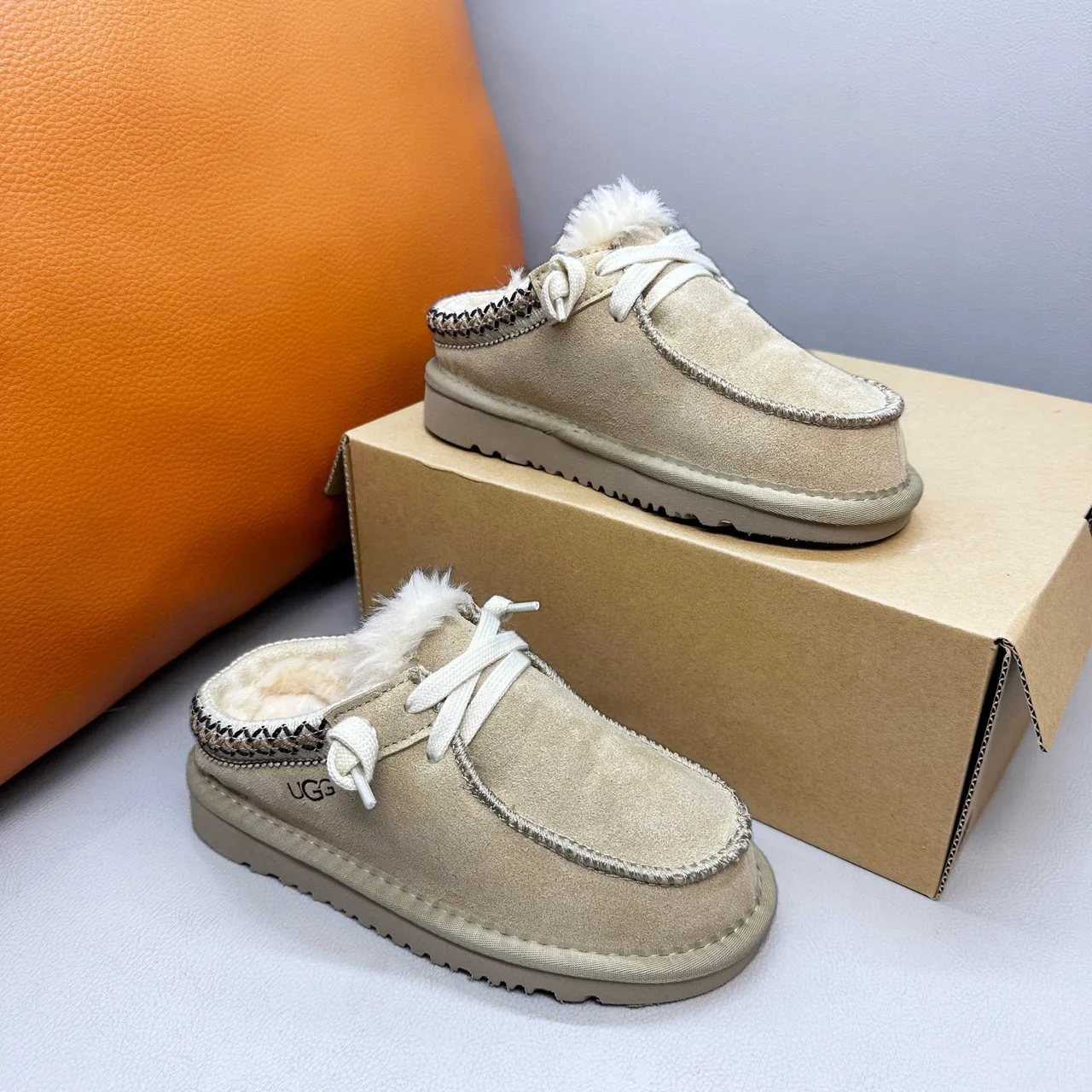 UGG Marron Beige Chaussures Casuales Style Moccasin Doublées de Shearling 15