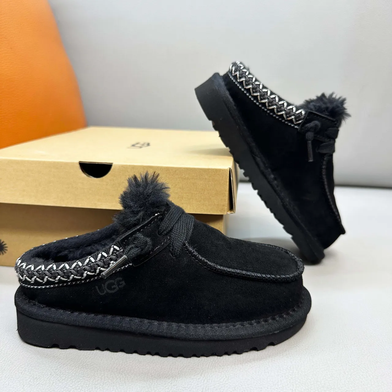 UGG Marron Beige Chaussures Casuales Style Moccasin Doublées de Shearling 22