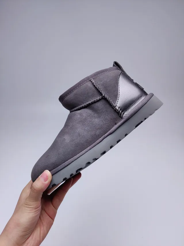 UGG Classic Mini 炭灰色雪靴 3