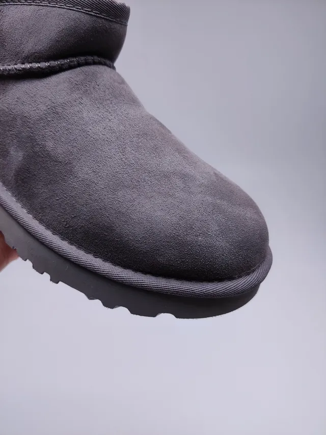 UGG Classic Mini 炭灰色雪靴 4