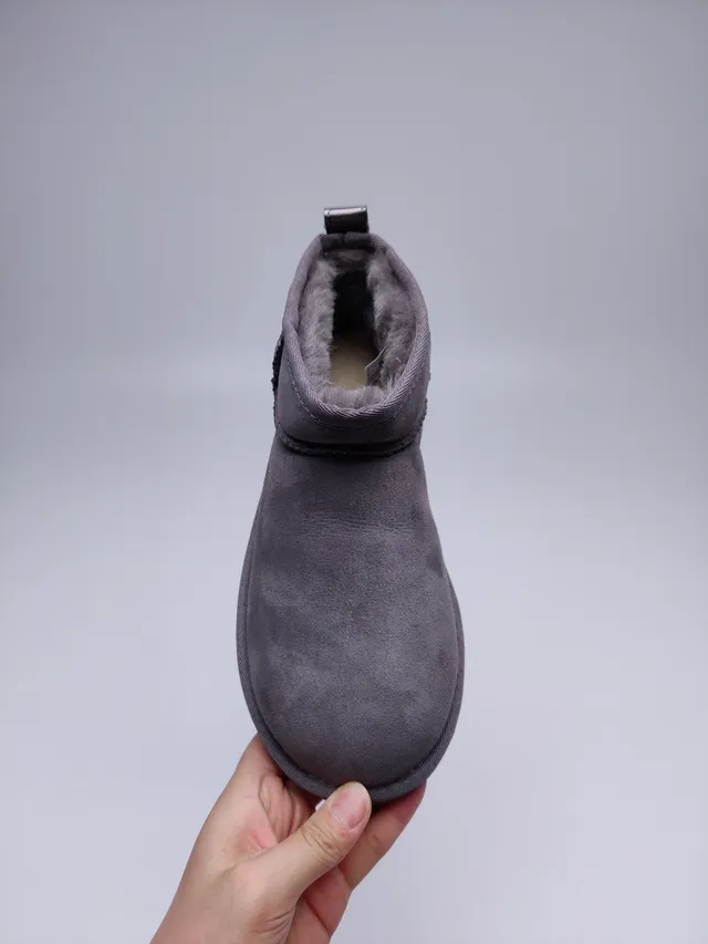 UGG Classic Mini 炭灰色雪靴 6