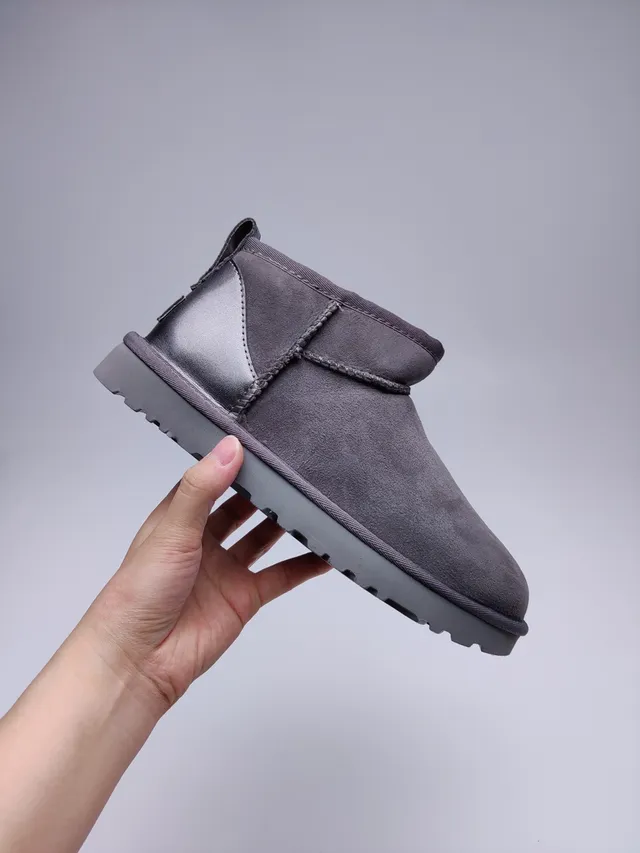 UGG Classic Mini 炭灰色雪靴 7