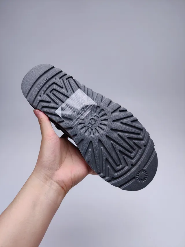 UGG Classic Mini 炭灰色雪靴 8