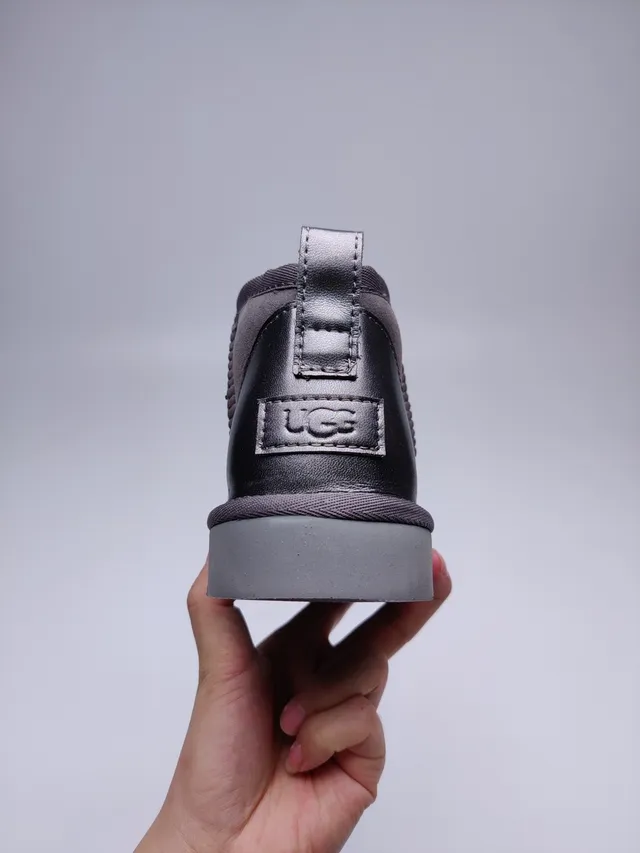 UGG Classic Mini 炭灰色雪靴 9
