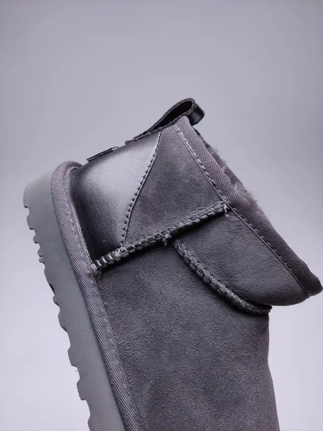 UGG Classic Mini 炭灰色雪靴 10