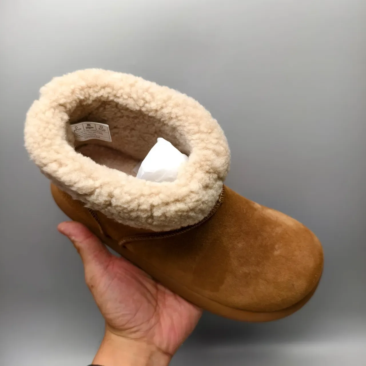 حذاء ثلجي UGG Classic Mini بـ Tan من السويدي مع طوق Shearling 3