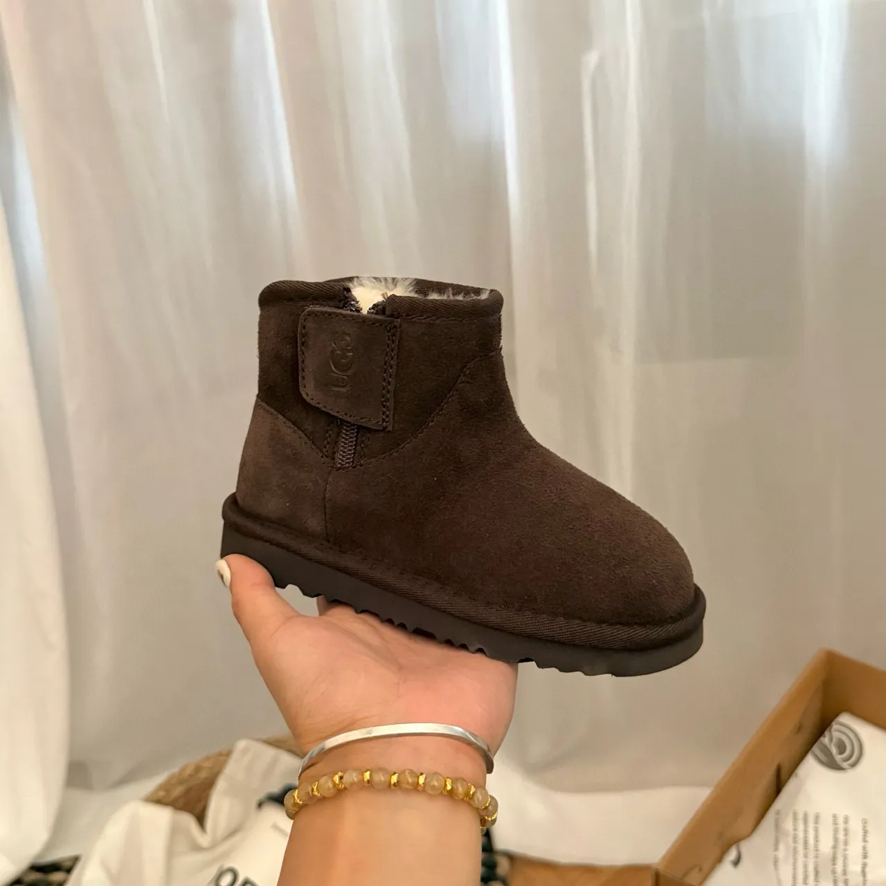 UGG Classic Mini 驼色麂皮羊毛内里雪靴 4