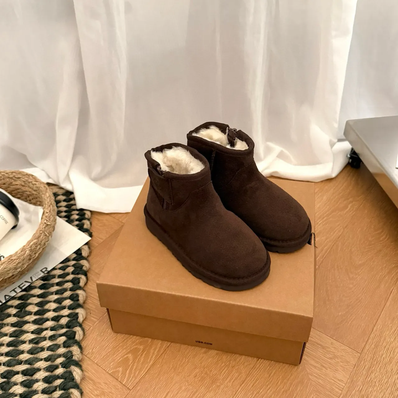 UGG Classic Mini 驼色麂皮羊毛内里雪靴 6