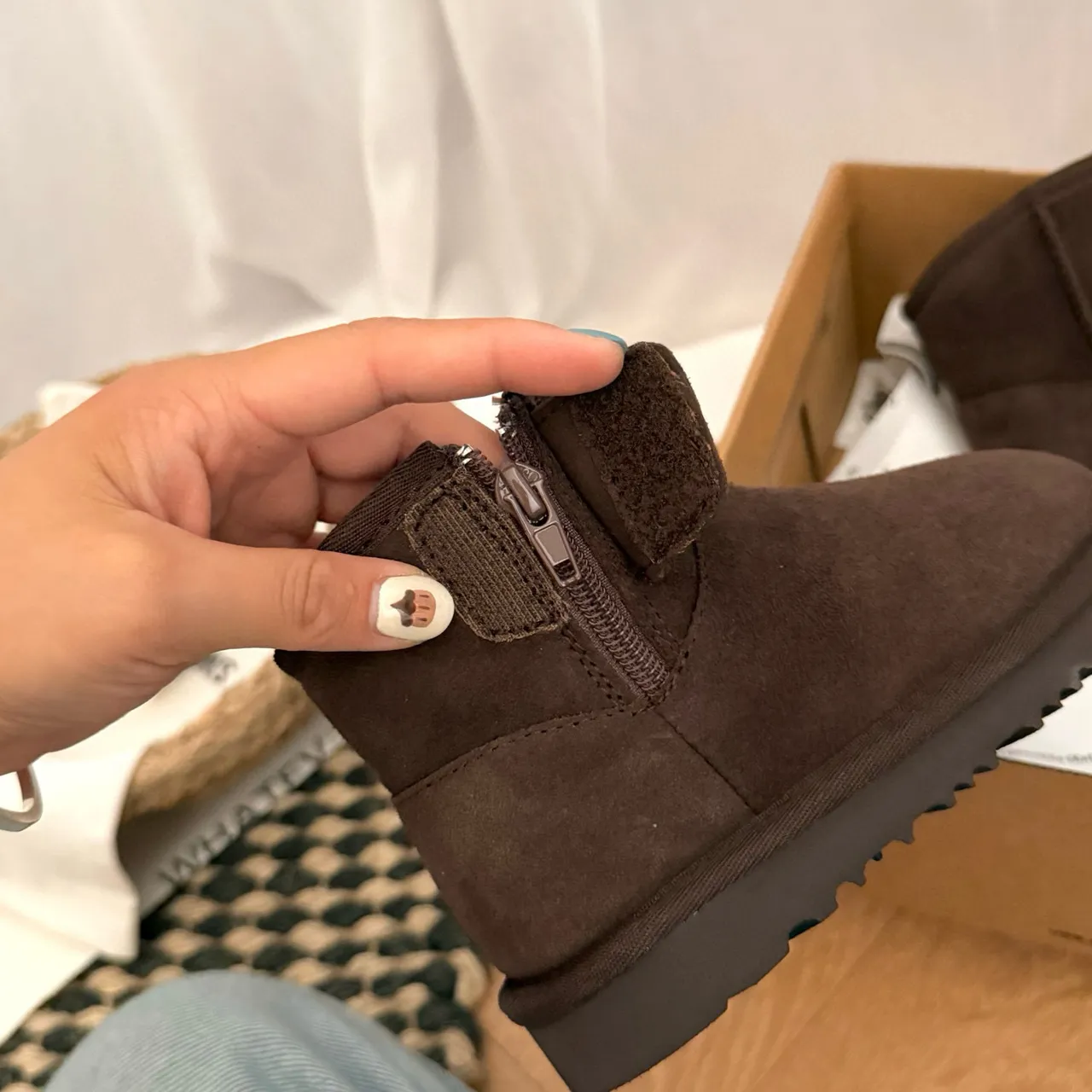 UGG Classic Mini 驼色麂皮羊毛内里雪靴 7