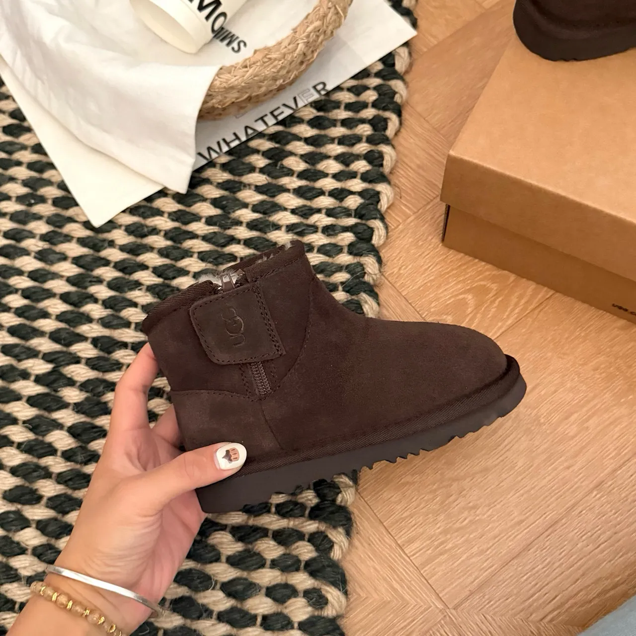 UGG Classic Mini 驼色麂皮羊毛内里雪靴 8