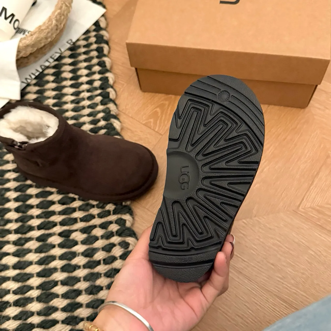 UGG Classic Mini 驼色麂皮羊毛内里雪靴 9