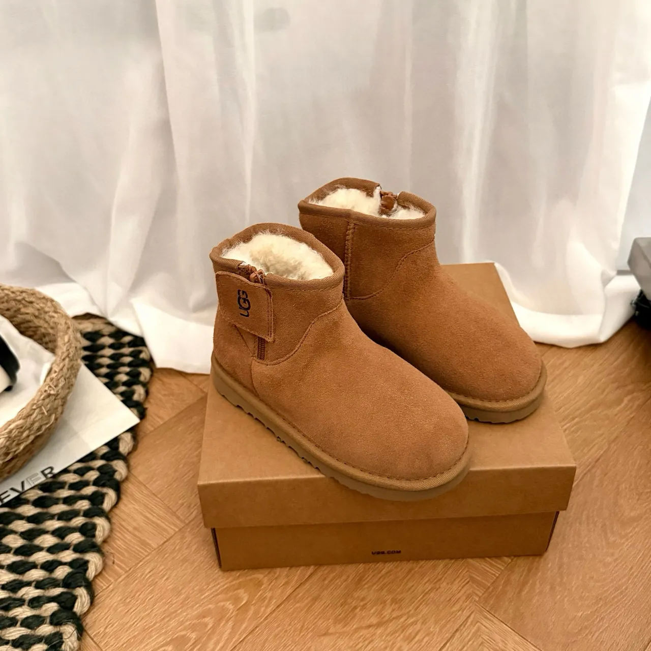 UGG Classic Mini 驼色麂皮羊毛内里雪靴 10