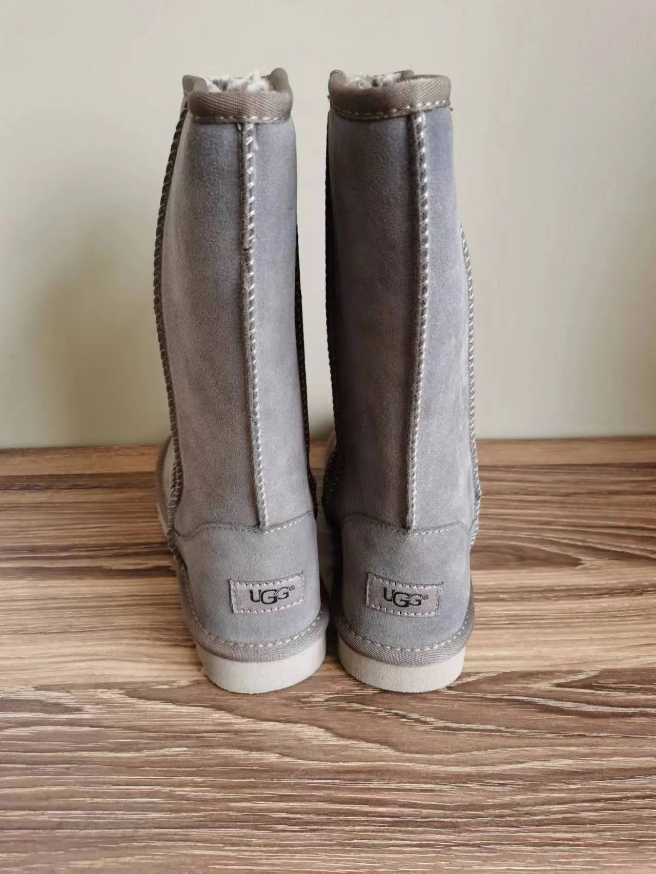 UGG Classic Tall Botas de ante gris hasta la rodilla 3