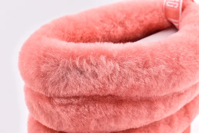 UGG Fluff Mini क्विल्टेड कॉरल पिंक बर्फीली बूट 5