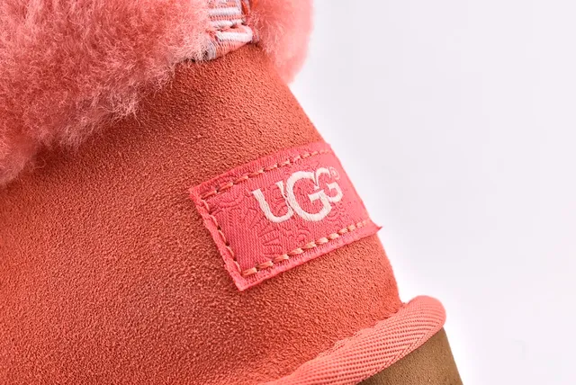 UGG Fluff Mini क्विल्टेड कॉरल पिंक बर्फीली बूट 6