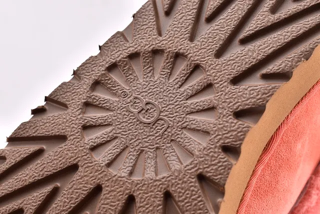 UGG Fluff Mini क्विल्टेड कॉरल पिंक बर्फीली बूट 7