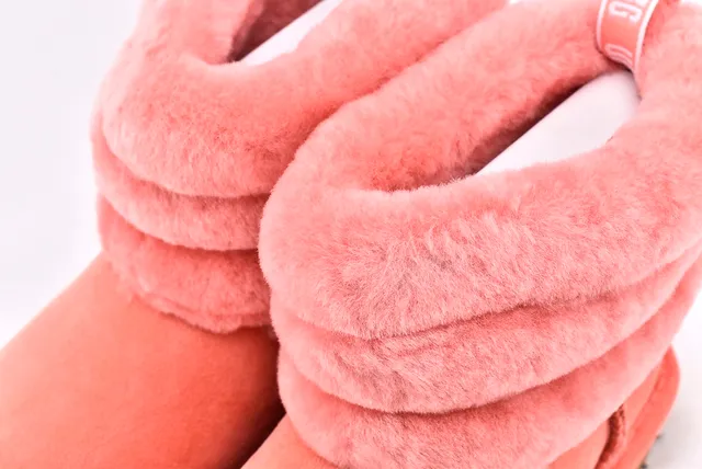 UGG Fluff Mini क्विल्टेड कॉरल पिंक बर्फीली बूट 11