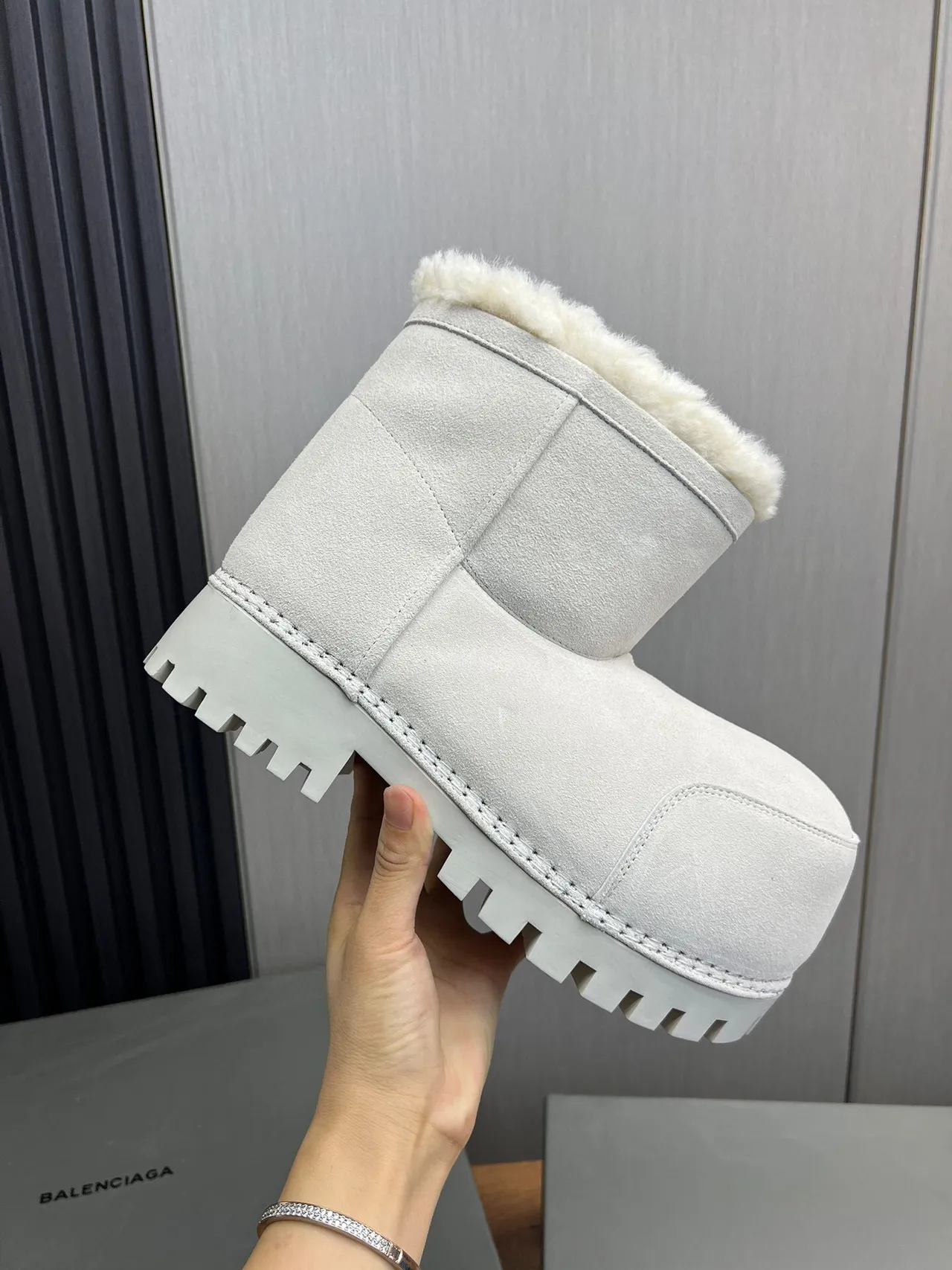 UGG 灰白 麂皮 羊毛内里 翻口 雪靴 6
