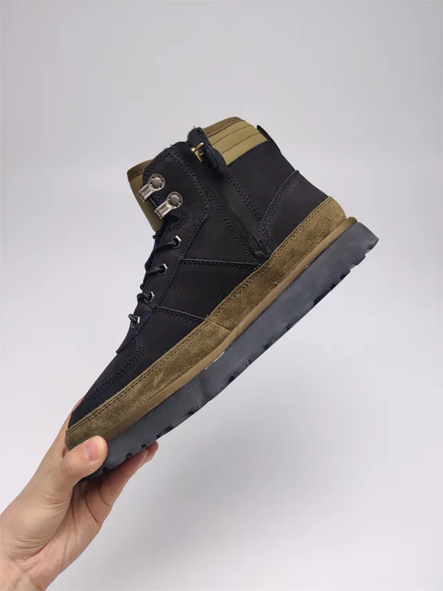 UGG Bota de Trabajo de Punta Alta con Forro de Shearling 6
