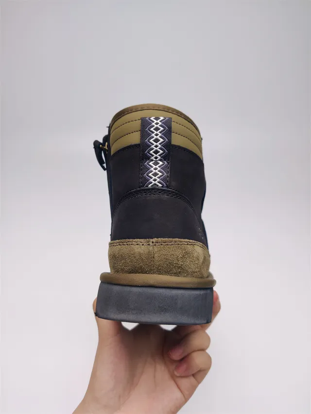 UGG Bota de Trabajo de Punta Alta con Forro de Shearling 12