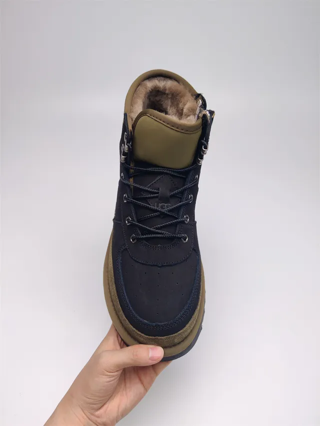 UGG Bota de Trabajo de Punta Alta con Forro de Shearling 10