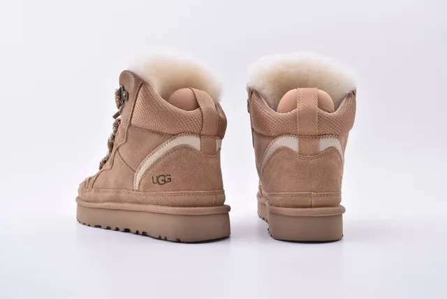 UGG Bottine de Neige en Daim à Doublure de Pelage 8
