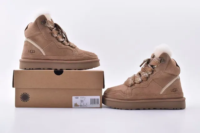 UGG Bottine de Neige en Daim à Doublure de Pelage 9
