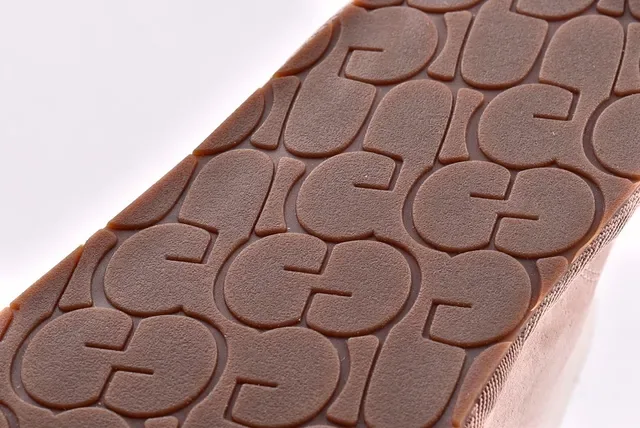 UGG মিনি বেলি বো বেইজ স্যুয়েড এনকেল বুটস 7