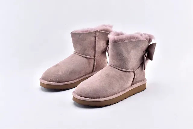 UGG মিনি বেলি বাউ টপ স্যুড বরফের জুতো 2