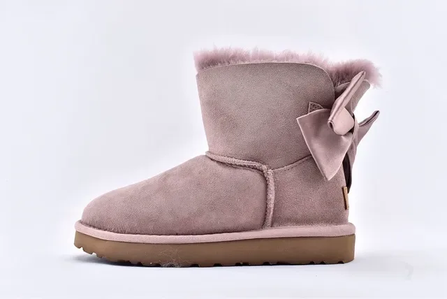 UGG মিনি বেলি বাউ টপ স্যুড বরফের জুতো 8