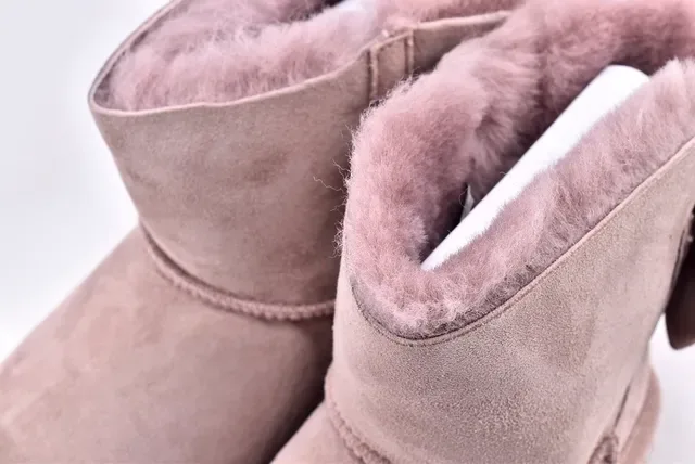 UGG মিনি বেলি বাউ টপ স্যুড বরফের জুতো 11