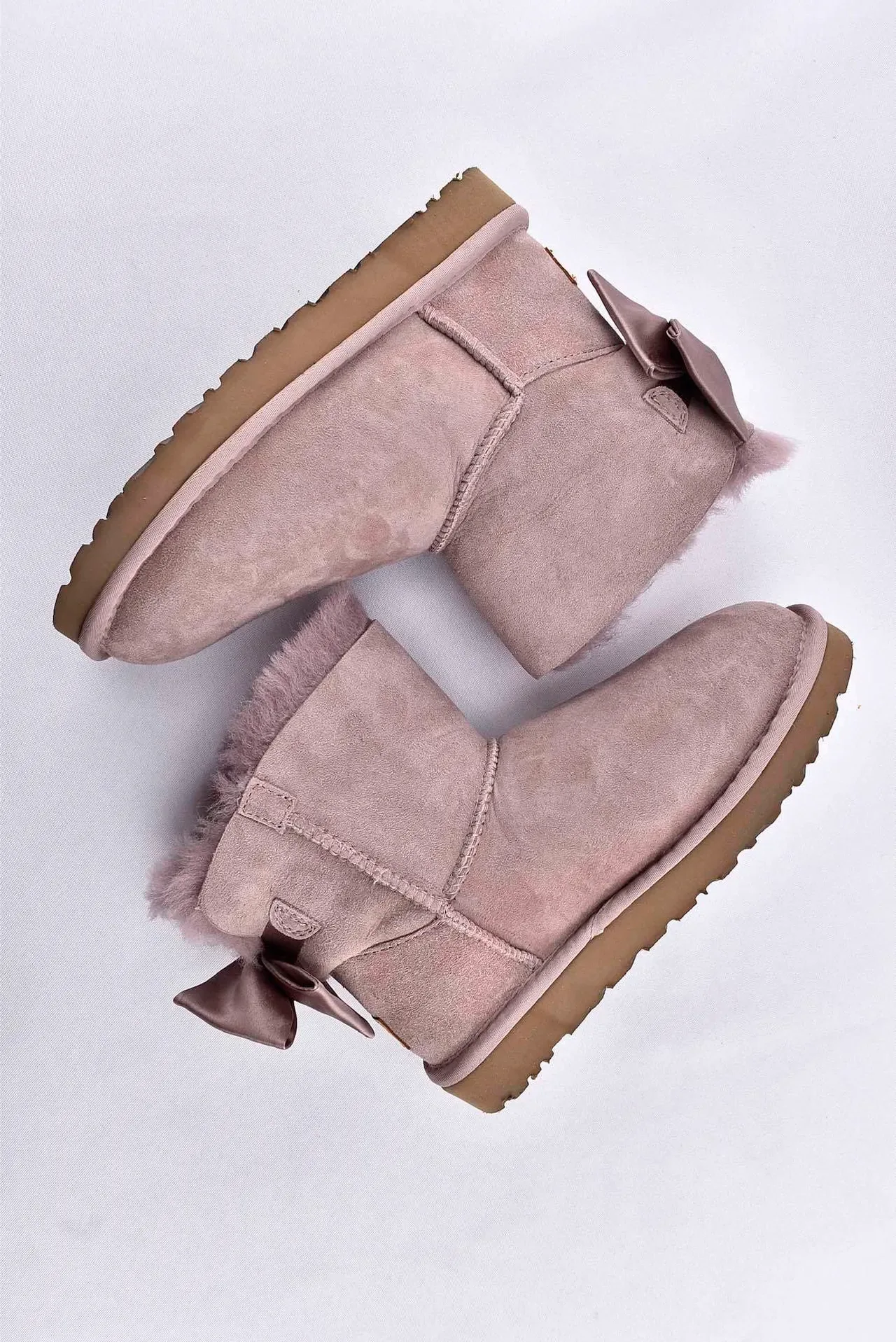UGG মিনি বেলি বাউ টপ স্যুড বরফের জুতো 12