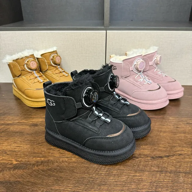UGG 粉色白色旋转拨号闭合羊毛内衬护脚雪靴 4
