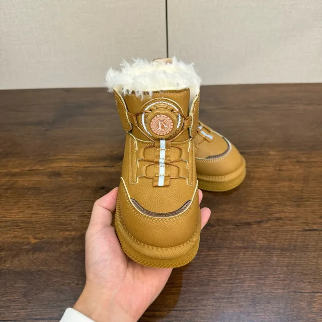 UGG 粉色白色旋转拨号闭合羊毛内衬护脚雪靴 7