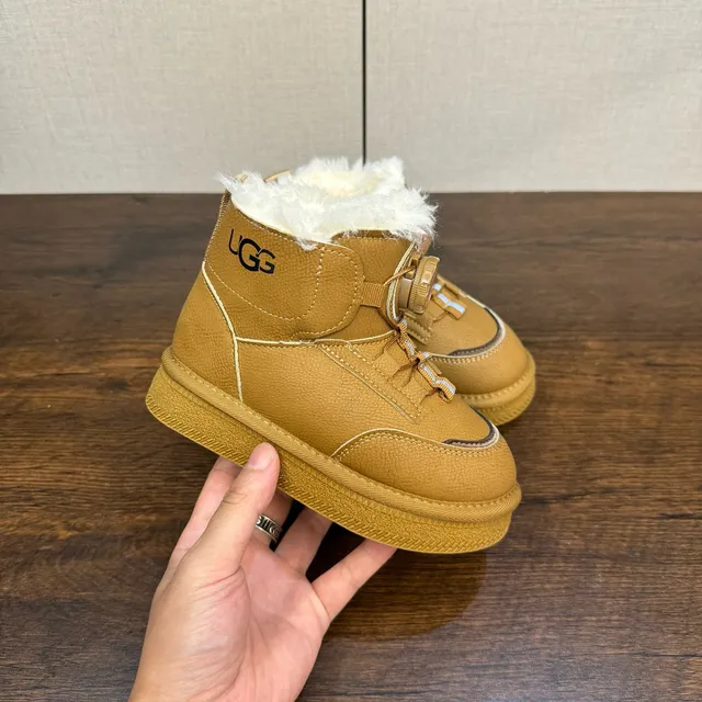 UGG 粉色白色旋转拨号闭合羊毛内衬护脚雪靴 8