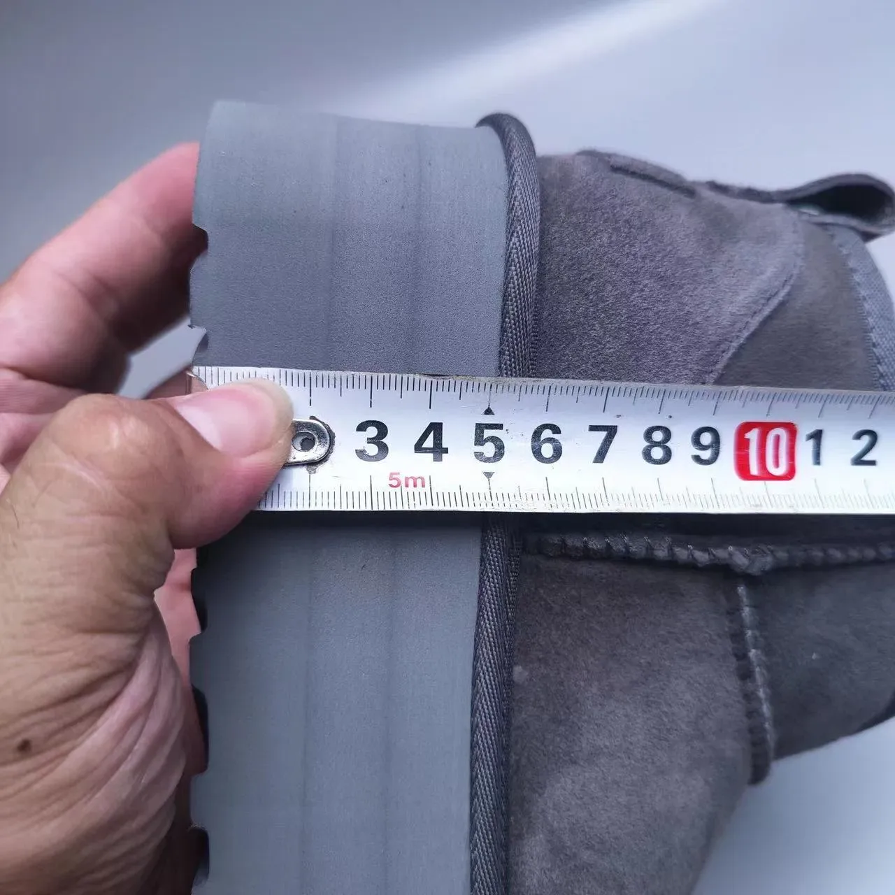 UGG प्लेटफॉर्म चारकोल ग्रे सूड शियरलिंग-लाइन्ड स्नो बूट 4