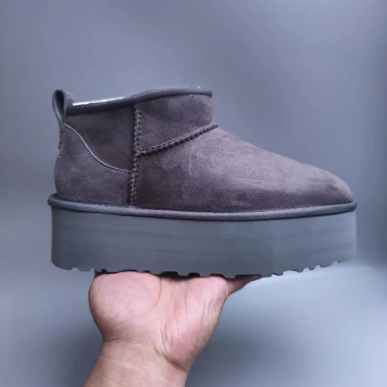 UGG प्लेटफॉर्म चारकोल ग्रे सूड शियरलिंग-लाइन्ड स्नो बूट 5