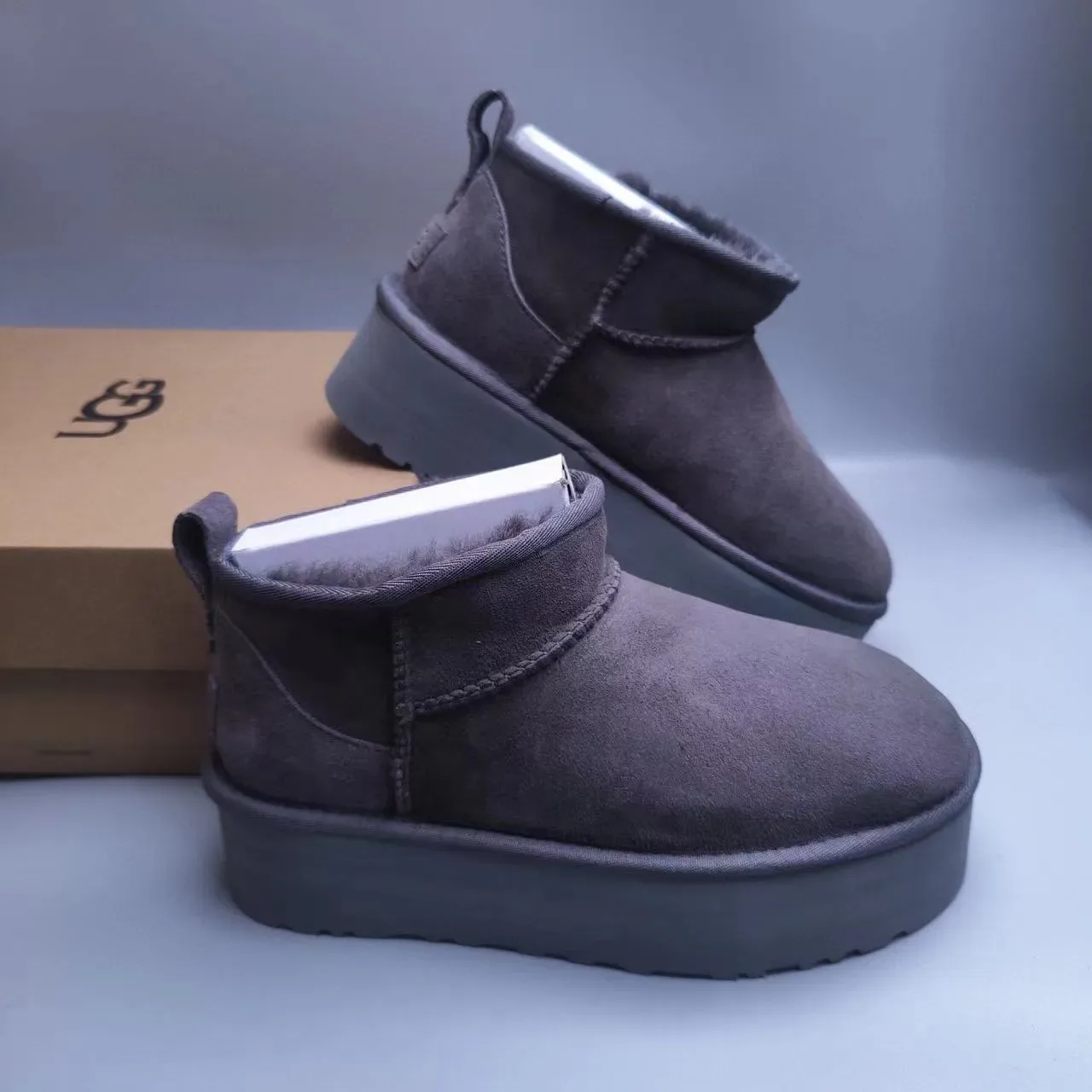 UGG प्लेटफॉर्म चारकोल ग्रे सूड शियरलिंग-लाइन्ड स्नो बूट 7