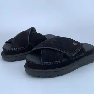 UGG Tasman 黑色麂皮交叉带平台拖鞋