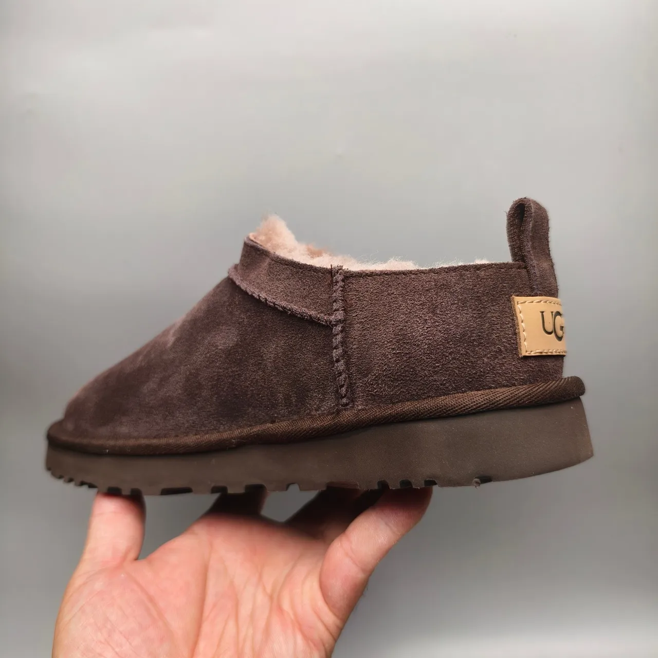UGG Tasman 棕色麂皮羊毛内里雪靴 3