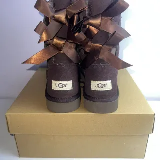 UGG Tasman 棕色麂皮羊毛内里雪靴