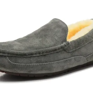 UGG Tasman 灰色麂皮羊毛衬里乐福鞋