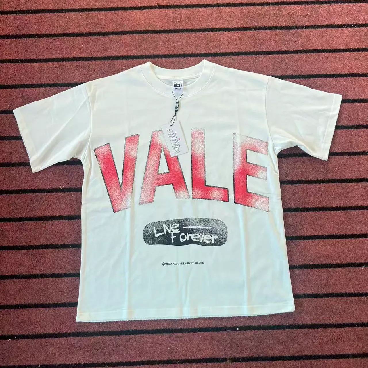 تي شيرت جرافيك مقوس Vale Forever Live Forever 3