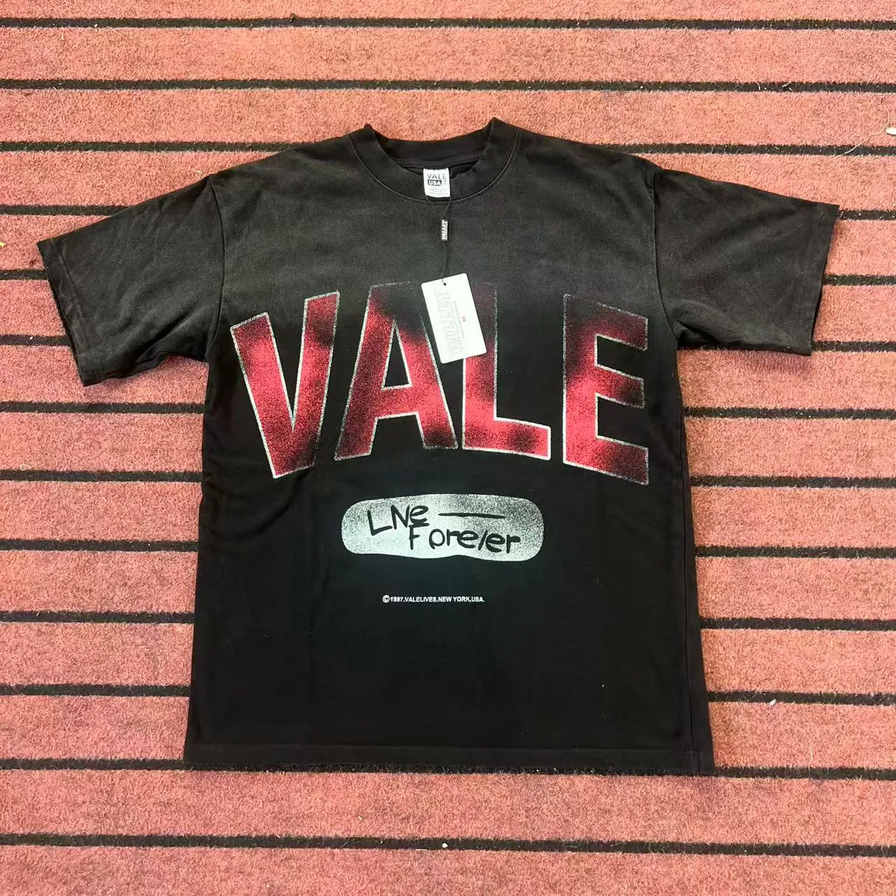 تي شيرت جرافيك مقوس Vale Forever Live Forever 5