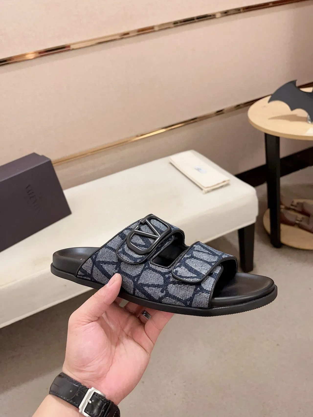 Valentino Garavani VLogo Slide Navy Monogram Sandálias de tiras duplas 3